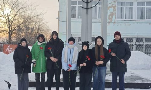 Церемония возложения цветов к Памятнику погибшим воинам-интернационалистам и участникам локальных конфликтов